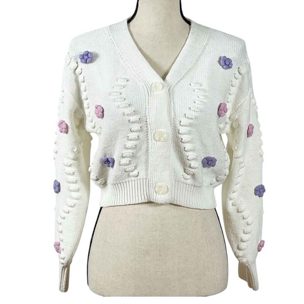 Jessica Simpson white cardigan sweater with flowers. Women’s size medium